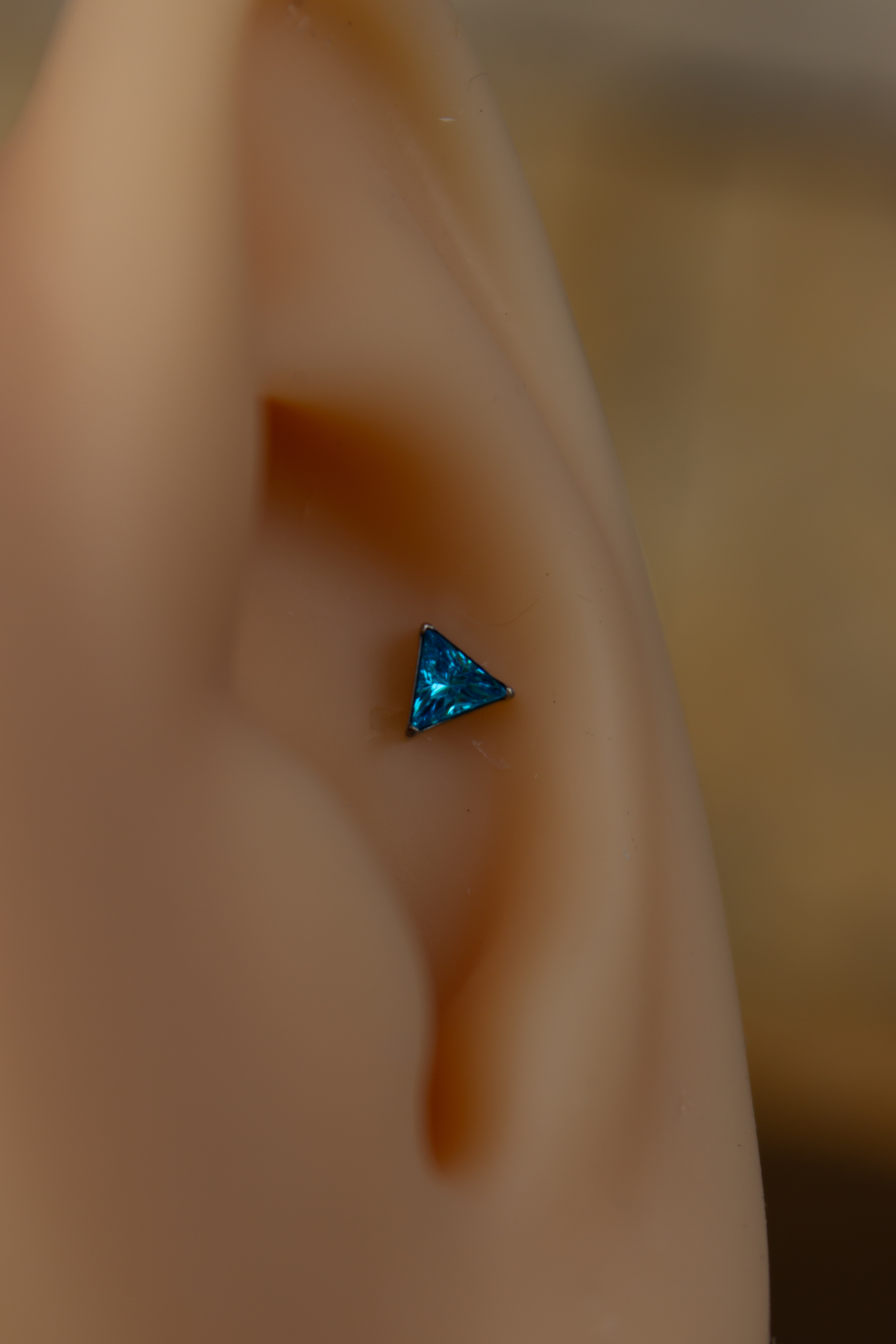 Labret Triângulo Zircônia Azul