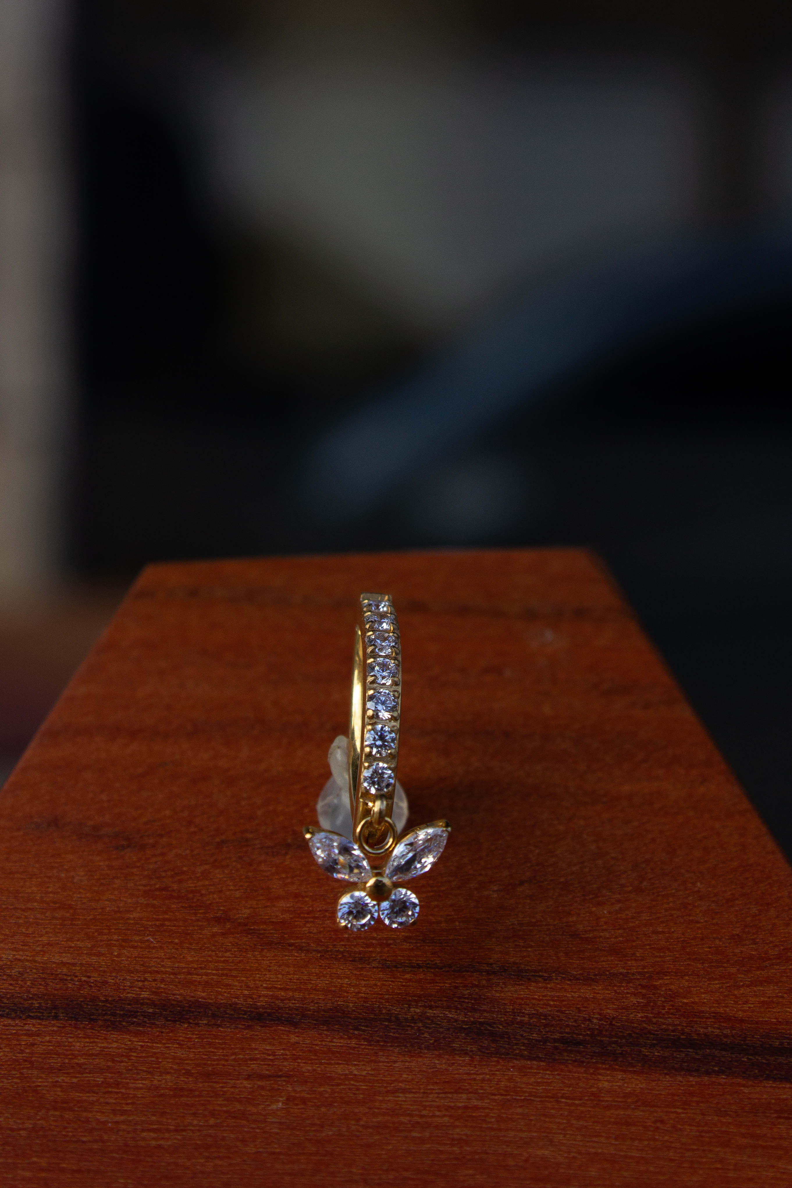 Umbigo Argolinha Com Pingente de Borboleta (Dourada)